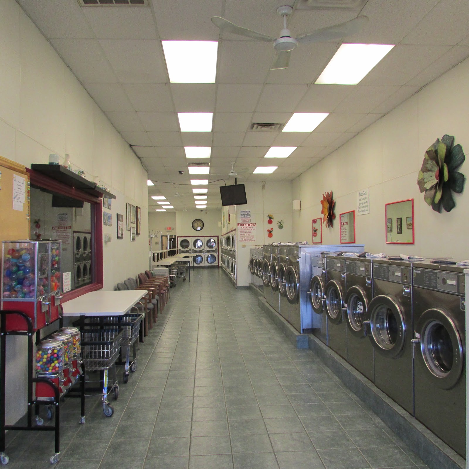 Photo of Plaza Laundry and Cleaners in Hazlet City, New Jersey, United States - 3 Picture of Point of interest, Establishment, Laundry