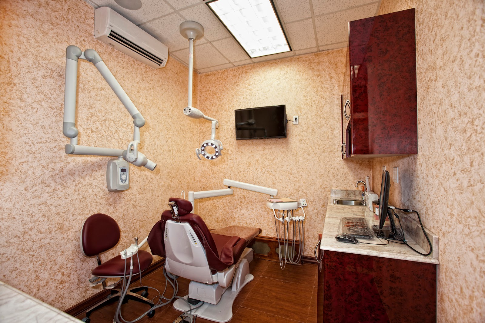 Photo of Grand Smile Dental in New York City, New York, United States - 4 Picture of Point of interest, Establishment, Health, Dentist