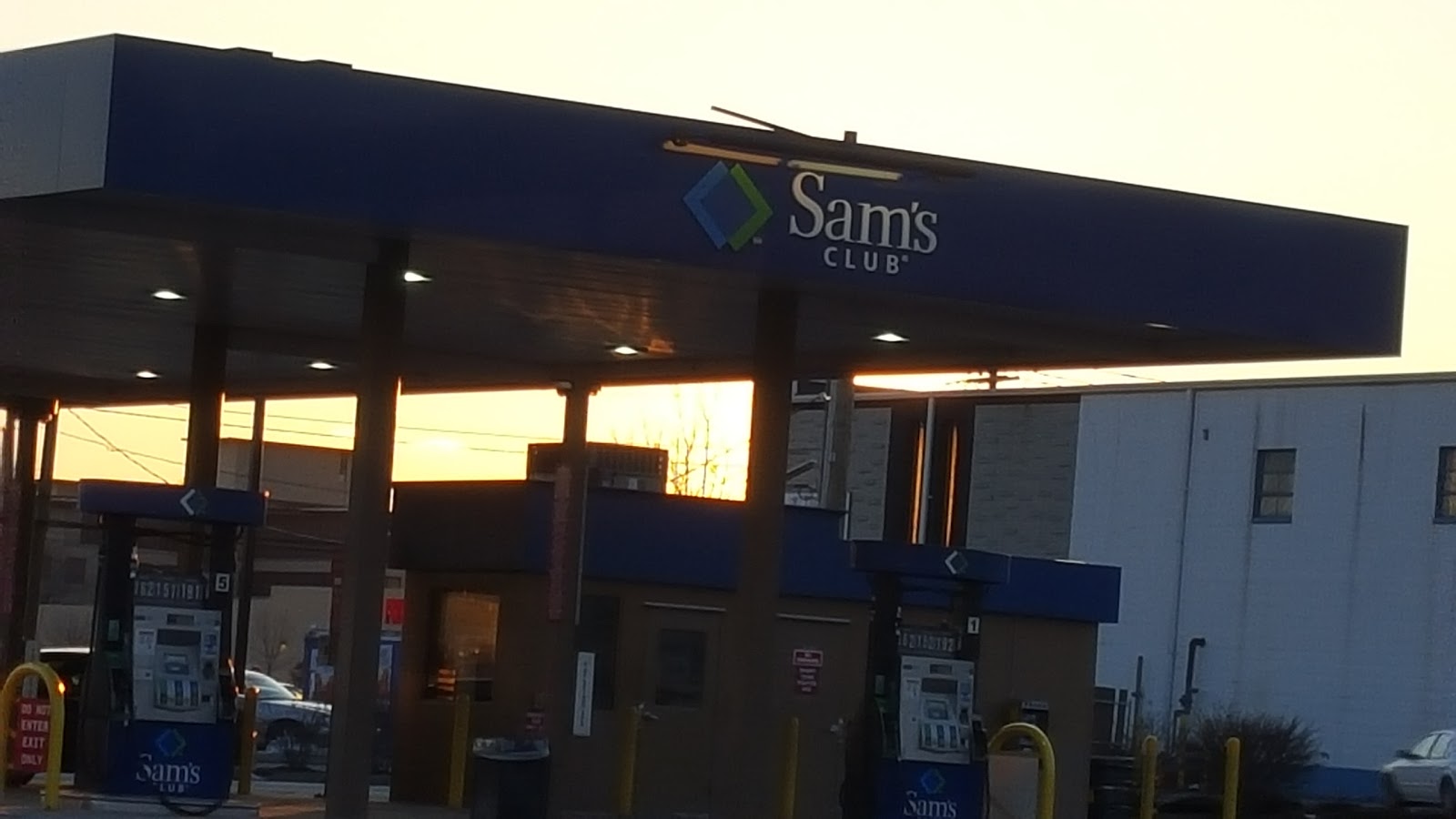 Photo of Sam's Club Gas Station in Linden City, New Jersey, United States - 1 Picture of Point of interest, Establishment, Gas station