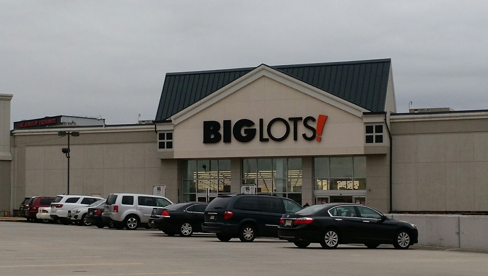 Photo of Big Lots in Woodbridge Township City, New Jersey, United States - 2 Picture of Food, Point of interest, Establishment, Store, Grocery or supermarket, Home goods store, Furniture store, Department store
