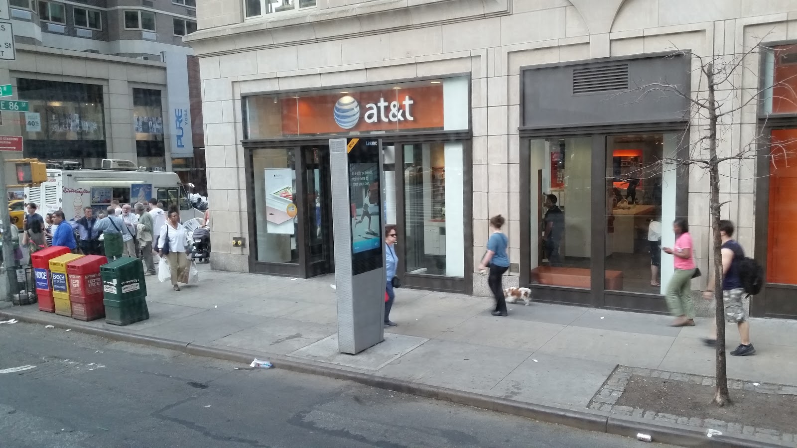 Photo of AT&T in New York City, New York, United States - 1 Picture of Point of interest, Establishment, Store, Electronics store