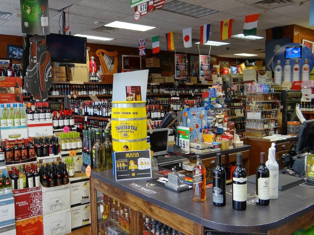 Photo of Hollywood Liquors in West New York City, New Jersey, United States - 3 Picture of Food, Point of interest, Establishment, Store, Liquor store