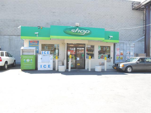 Photo of Farragut Gas Inc in Brooklyn City, New York, United States - 5 Picture of Point of interest, Establishment, Gas station