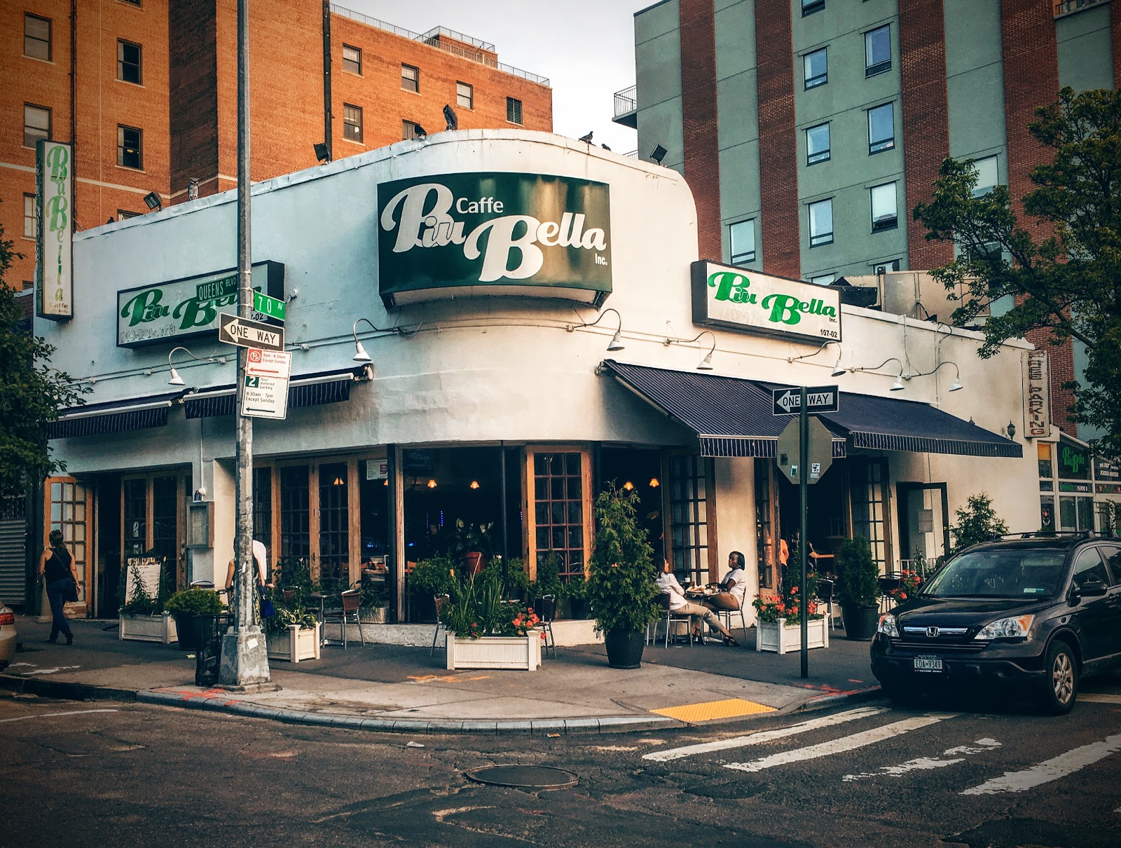 Photo of Piu Bello in Queens City, New York, United States - 2 Picture of Restaurant, Food, Point of interest, Establishment