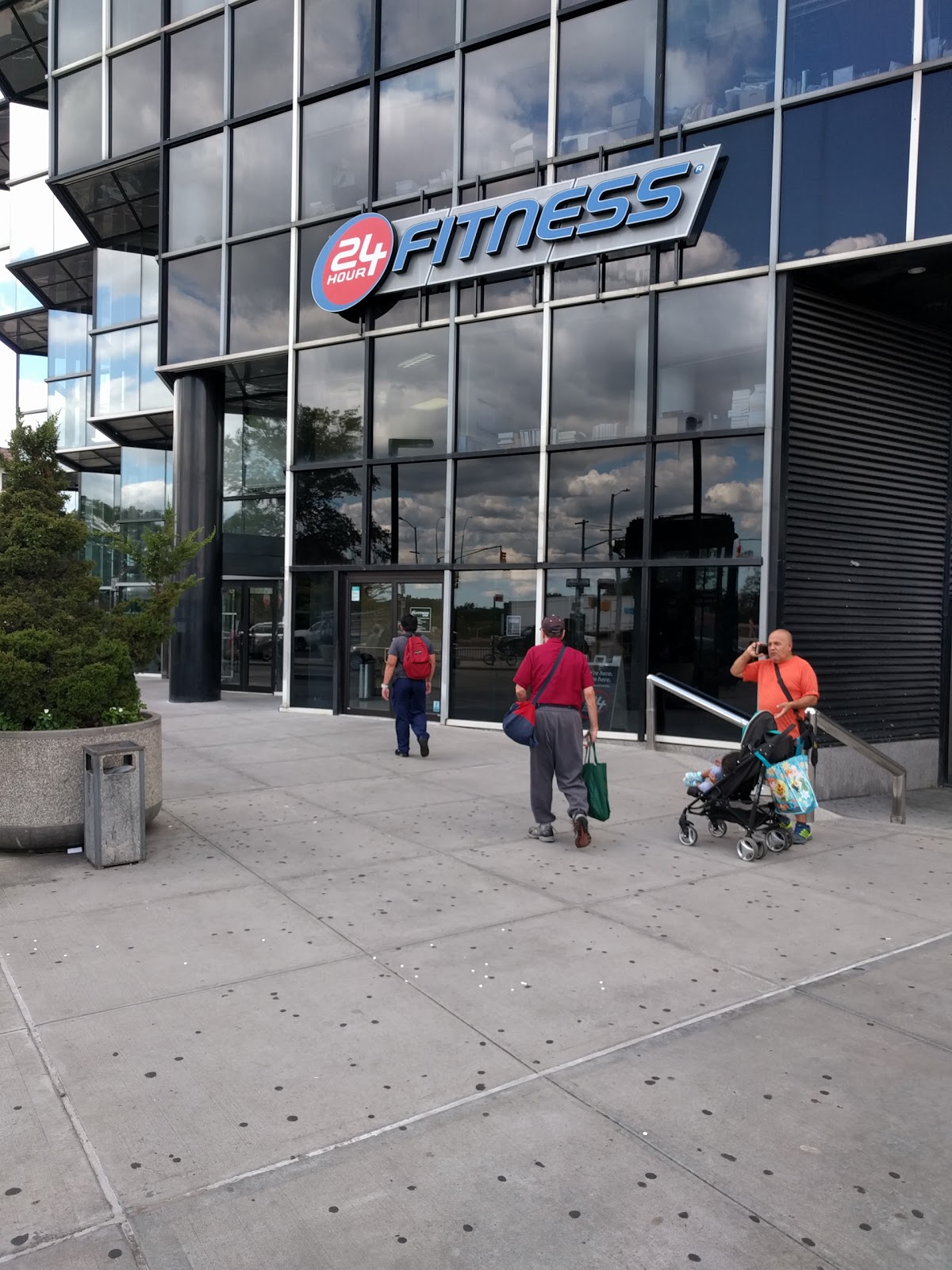 Photo of 24 Hour Fitness in Queens City, New York, United States - 1 Picture of Point of interest, Establishment, Health, Gym