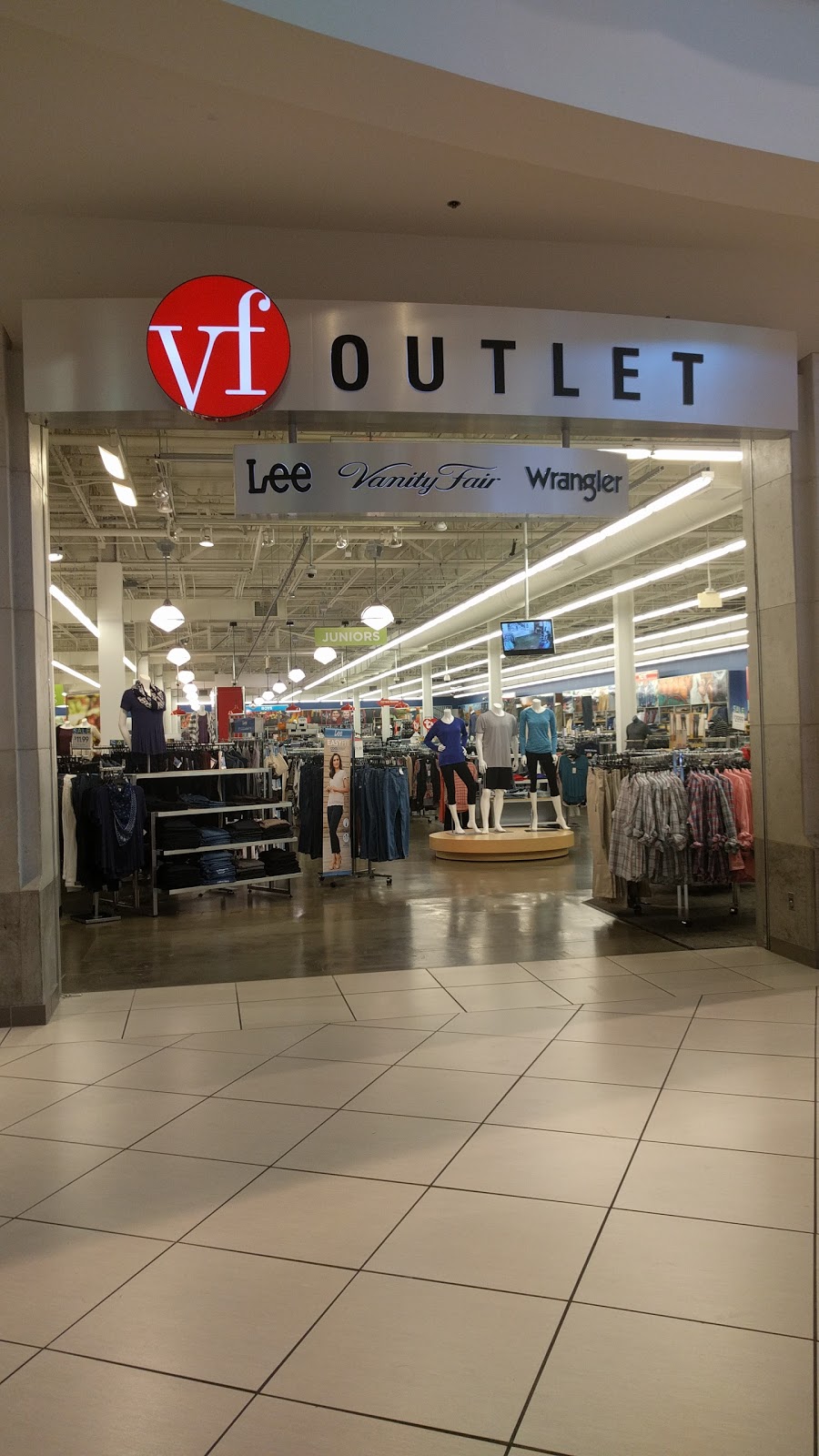 Photo of VF Outlet in Elizabeth City, New Jersey, United States - 1 Picture of Point of interest, Establishment, Store, Clothing store, Shopping mall