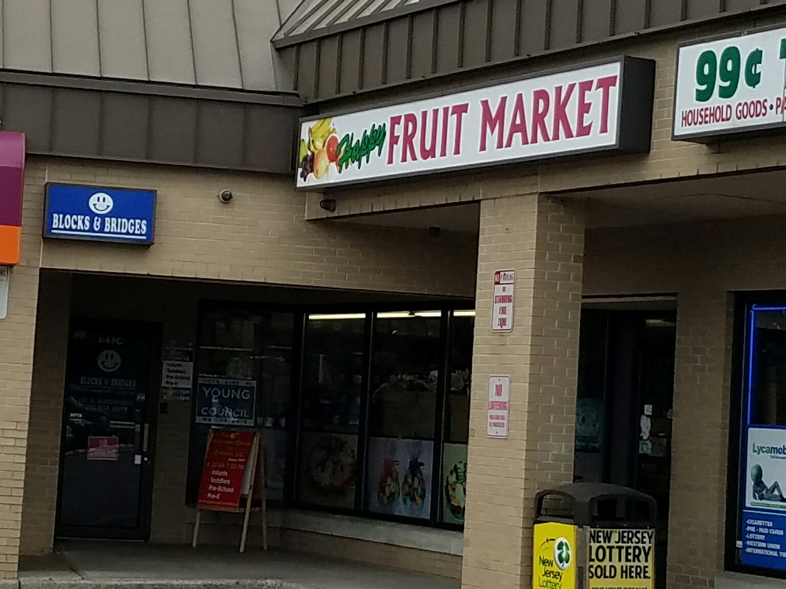 Photo of Happy Fruit Market in Teaneck City, New Jersey, United States - 1 Picture of Food, Point of interest, Establishment, Store, Grocery or supermarket