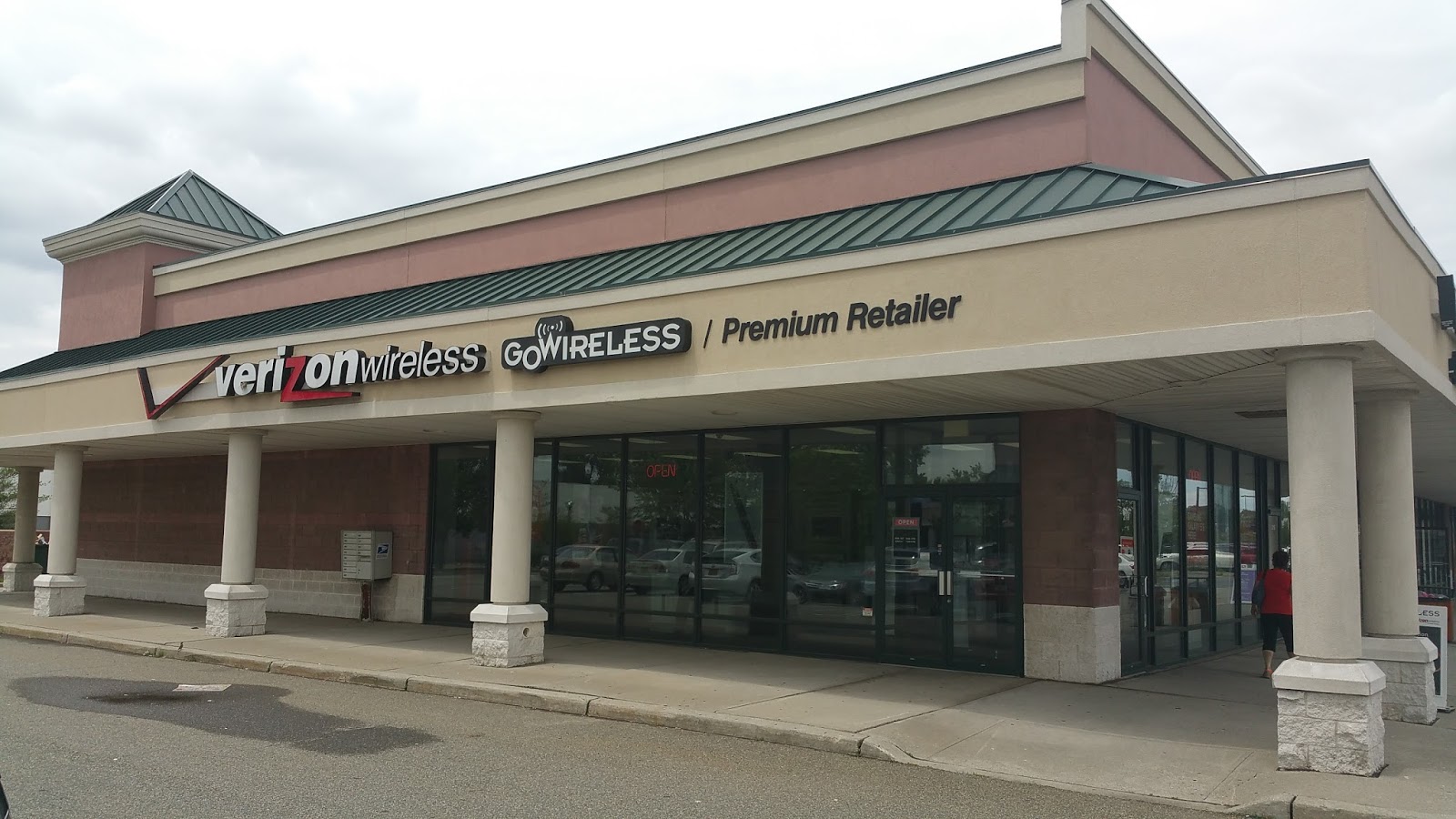 Photo of GoWireless Verizon Premium Retailer in Bayonne City, New Jersey, United States - 1 Picture of Point of interest, Establishment, Store, Electronics store