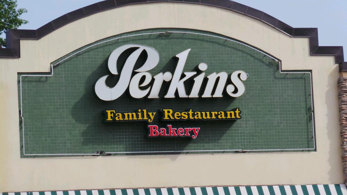 Photo of Perkins Restaurant & Bakery in Staten Island City, New York, United States - 2 Picture of Restaurant, Food, Point of interest, Establishment, Store, Bakery