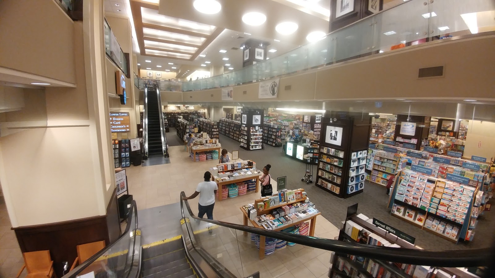 Photo of Barnes & Noble in New York City, New York, United States - 1 Picture of Point of interest, Establishment, Store, Book store