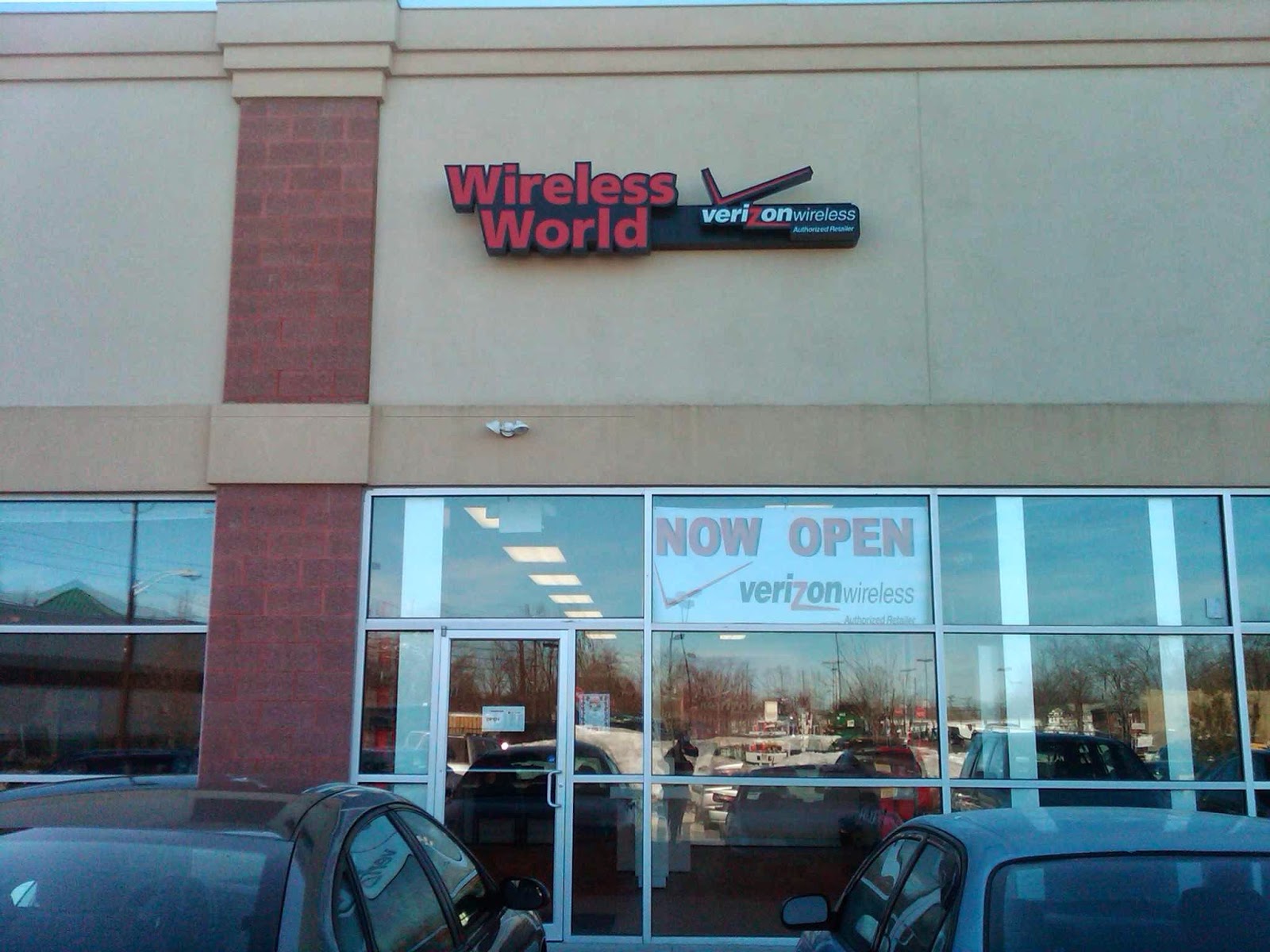 Photo of Wireless World of Emerson Premium Verizon Dealer in Emerson City, New Jersey, United States - 5 Picture of Point of interest, Establishment, Store, Electronics store