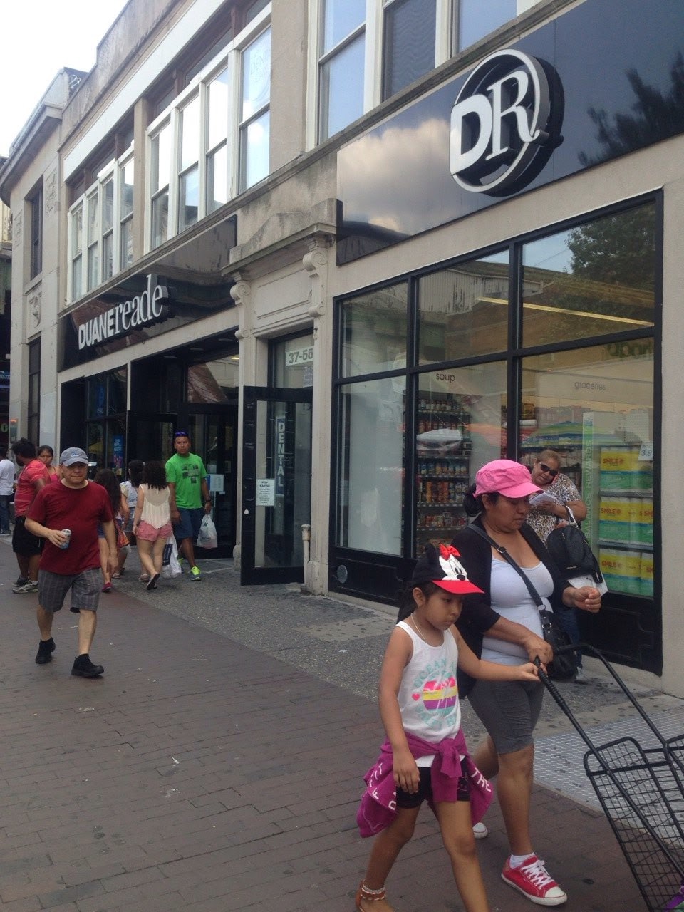 Photo of Duane Reade in Queens City, New York, United States - 5 Picture of Food, Point of interest, Establishment, Store, Health, Convenience store, Home goods store, Clothing store, Electronics store