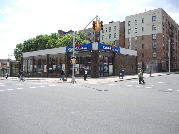 Photo of Capital One Bank in Bronx City, New York, United States - 1 Picture of Point of interest, Establishment, Finance, Atm, Bank