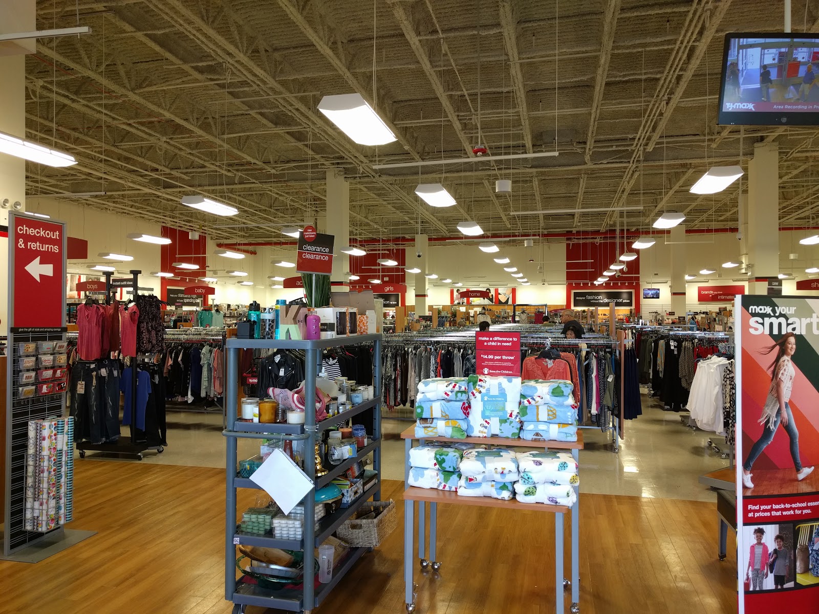 Photo of T.J. Maxx in Staten Island City, New York, United States - 4 Picture of Point of interest, Establishment, Store, Jewelry store, Clothing store, Department store