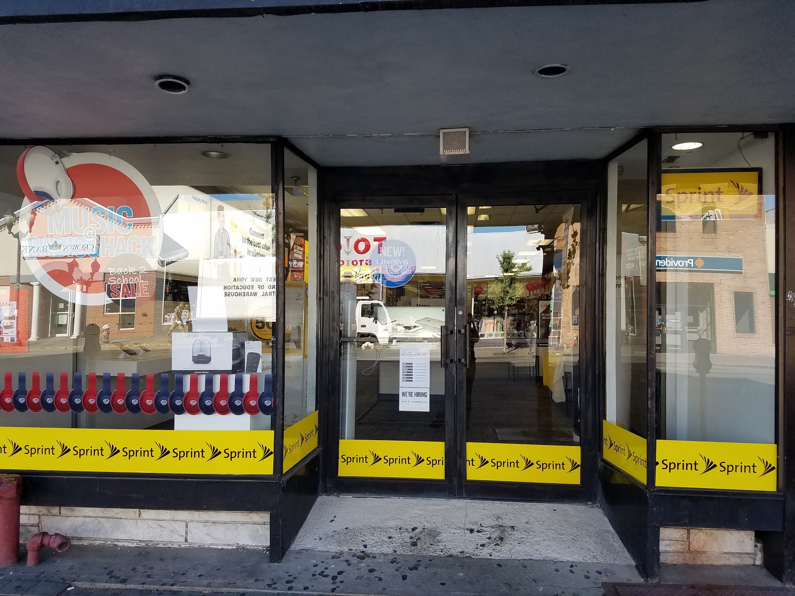 Photo of RadioShack in West New York City, New Jersey, United States - 1 Picture of Point of interest, Establishment, Store, Electronics store