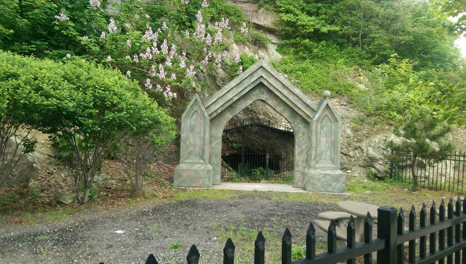 Photo of Sybil's Cave in Hoboken City, New Jersey, United States - 1 Picture of Point of interest, Establishment
