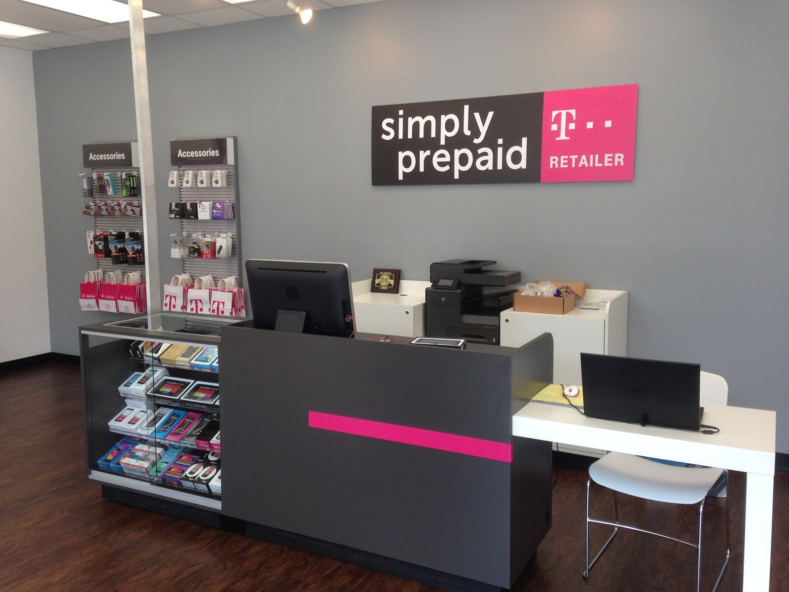 Photo of T-Mobile Simply Prepaid in Woodbridge City, New Jersey, United States - 7 Picture of Point of interest, Establishment, Store