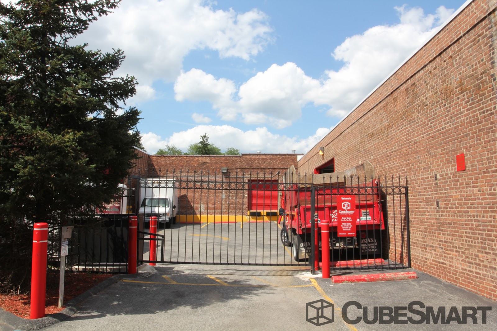 Photo of CubeSmart Self Storage in New Rochelle City, New York, United States - 2 Picture of Point of interest, Establishment, Store, Moving company, Storage