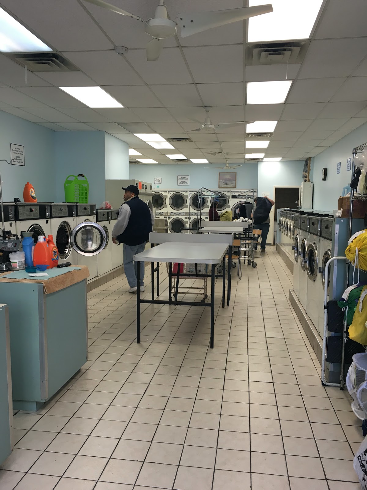 Photo of Wash Tub Laundromat LLC in Edgewater City, New Jersey, United States - 2 Picture of Point of interest, Establishment, Laundry