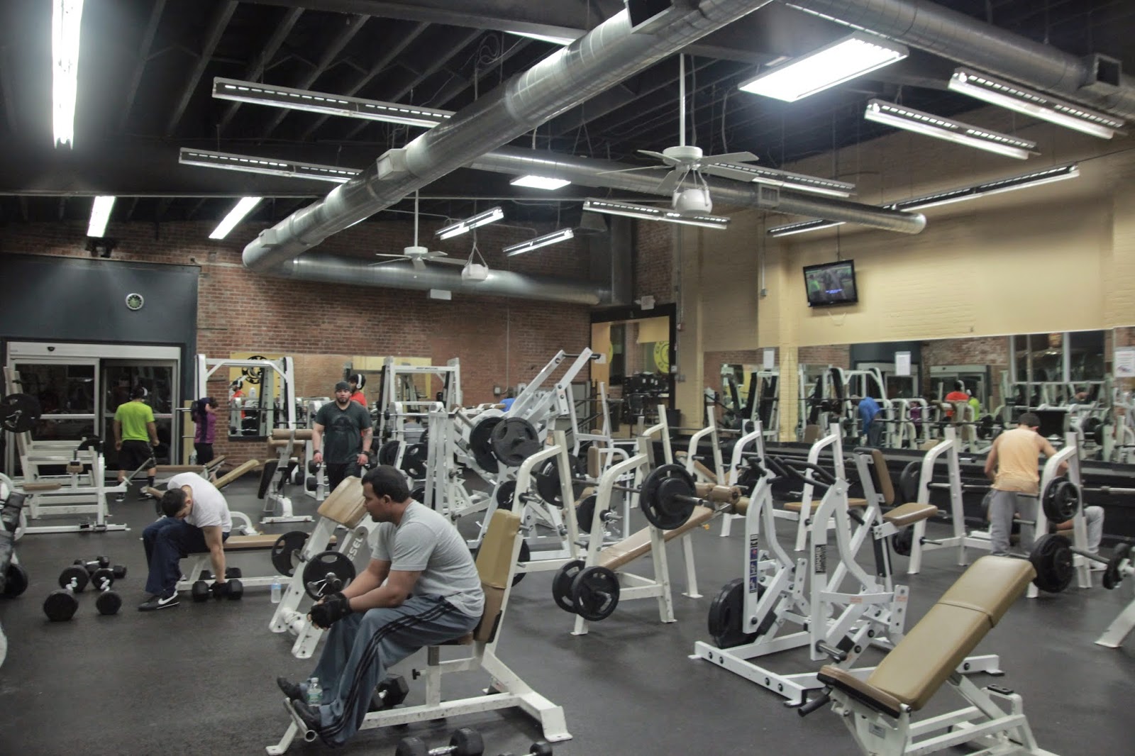 Photo of Gold's Gym of Jersey City in Jersey City, New Jersey, United States - 3 Picture of Point of interest, Establishment, Health, Gym