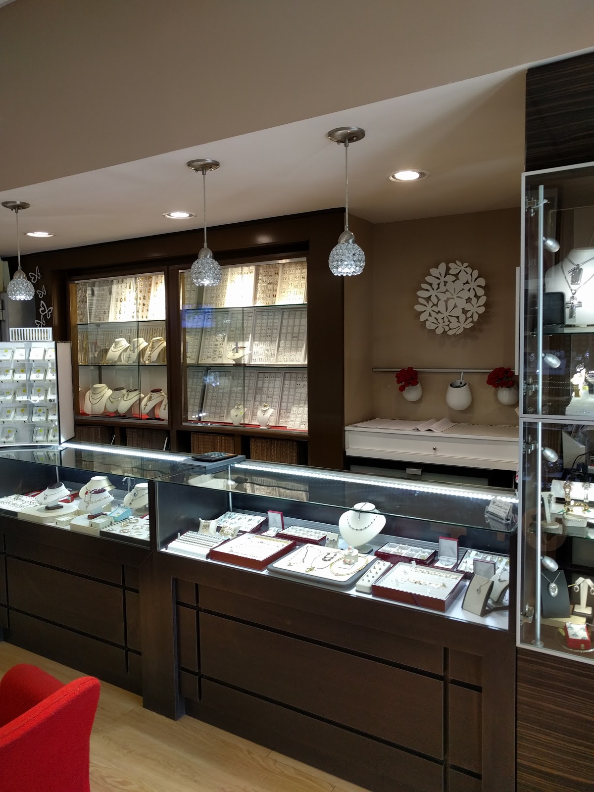 Photo of Continental Carbo Jewelers in West New York City, New Jersey, United States - 5 Picture of Point of interest, Establishment, Finance, Store, Jewelry store