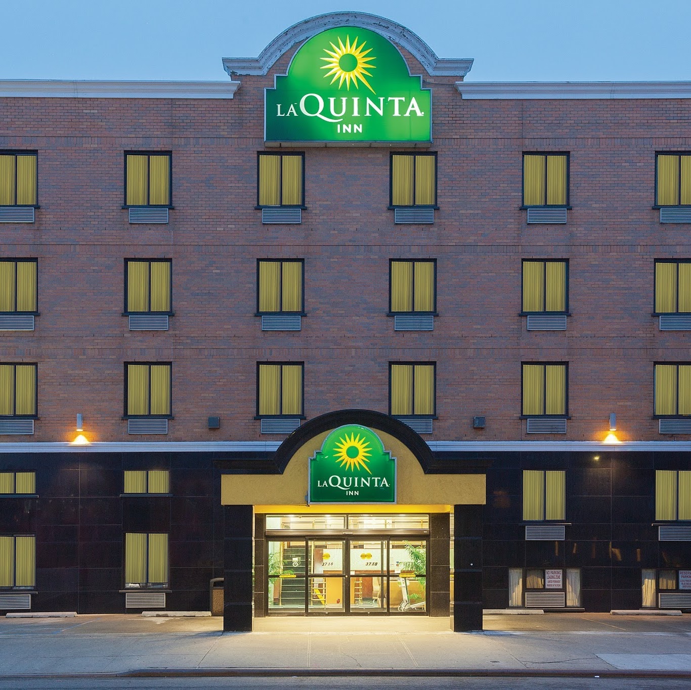 Photo of La Quinta Inn Queens (New York City) in Queens City, New York, United States - 4 Picture of Point of interest, Establishment, Lodging