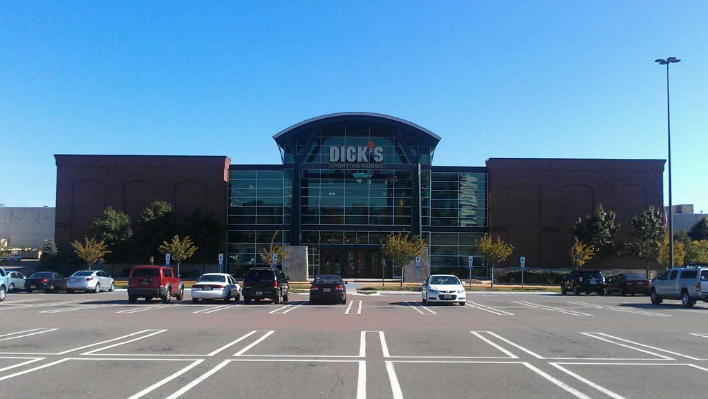 Photo of Dick's Sporting Goods in Woodbridge Township City, New Jersey, United States - 2 Picture of Point of interest, Establishment, Store, Clothing store, Shoe store