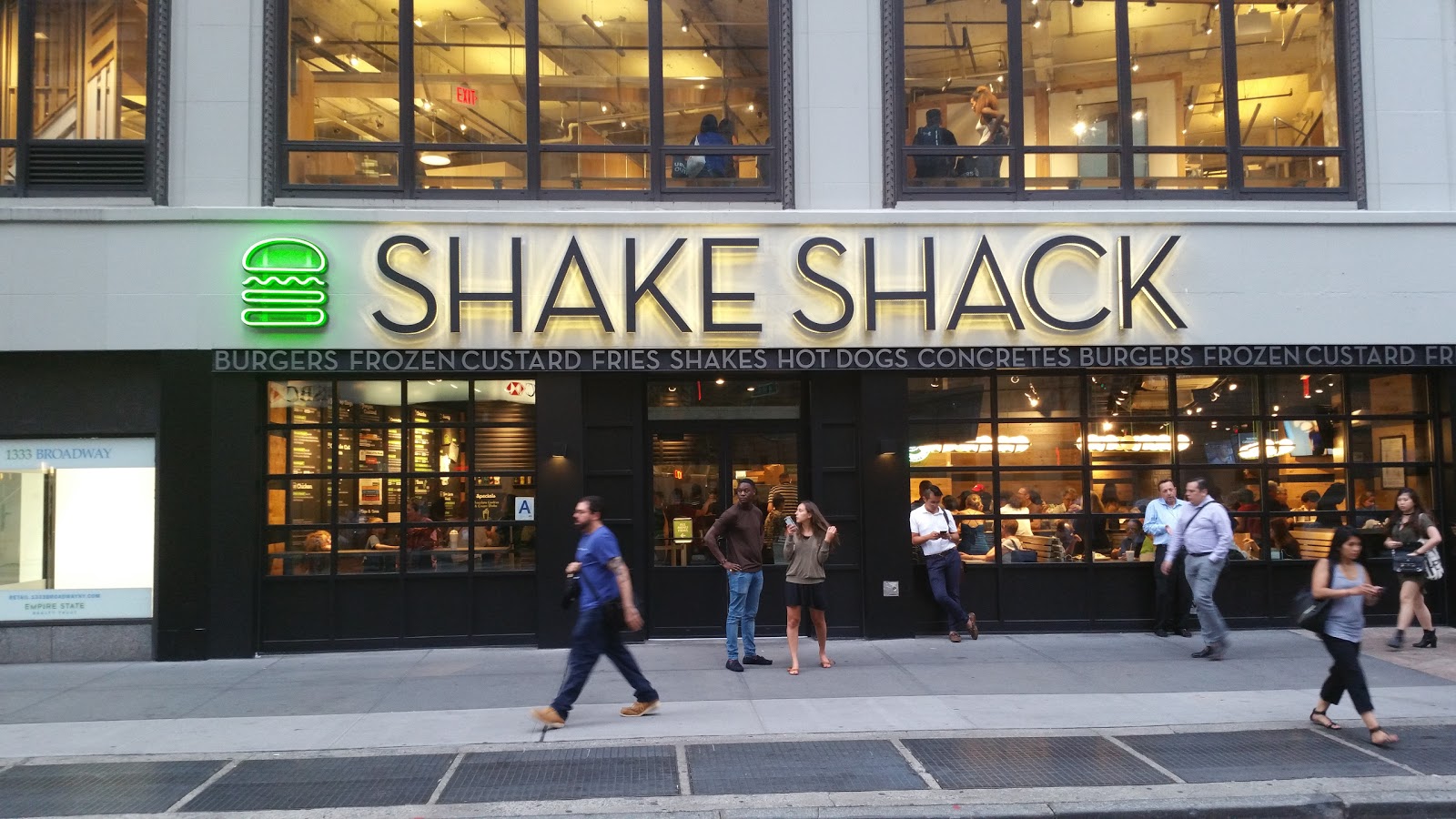 Photo of Shake Shack in New York City, New York, United States - 2 Picture of Restaurant, Food, Point of interest, Establishment, Store, Meal takeaway