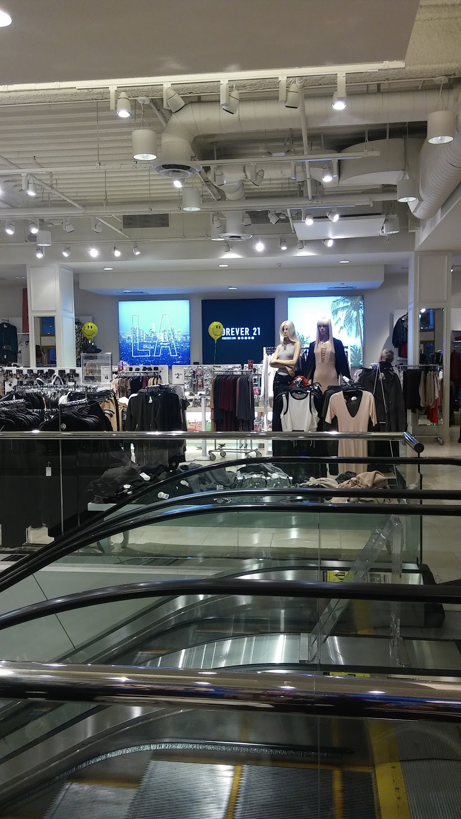 Photo of Forever 21 in Queens City, New York, United States - 3 Picture of Point of interest, Establishment, Store, Clothing store