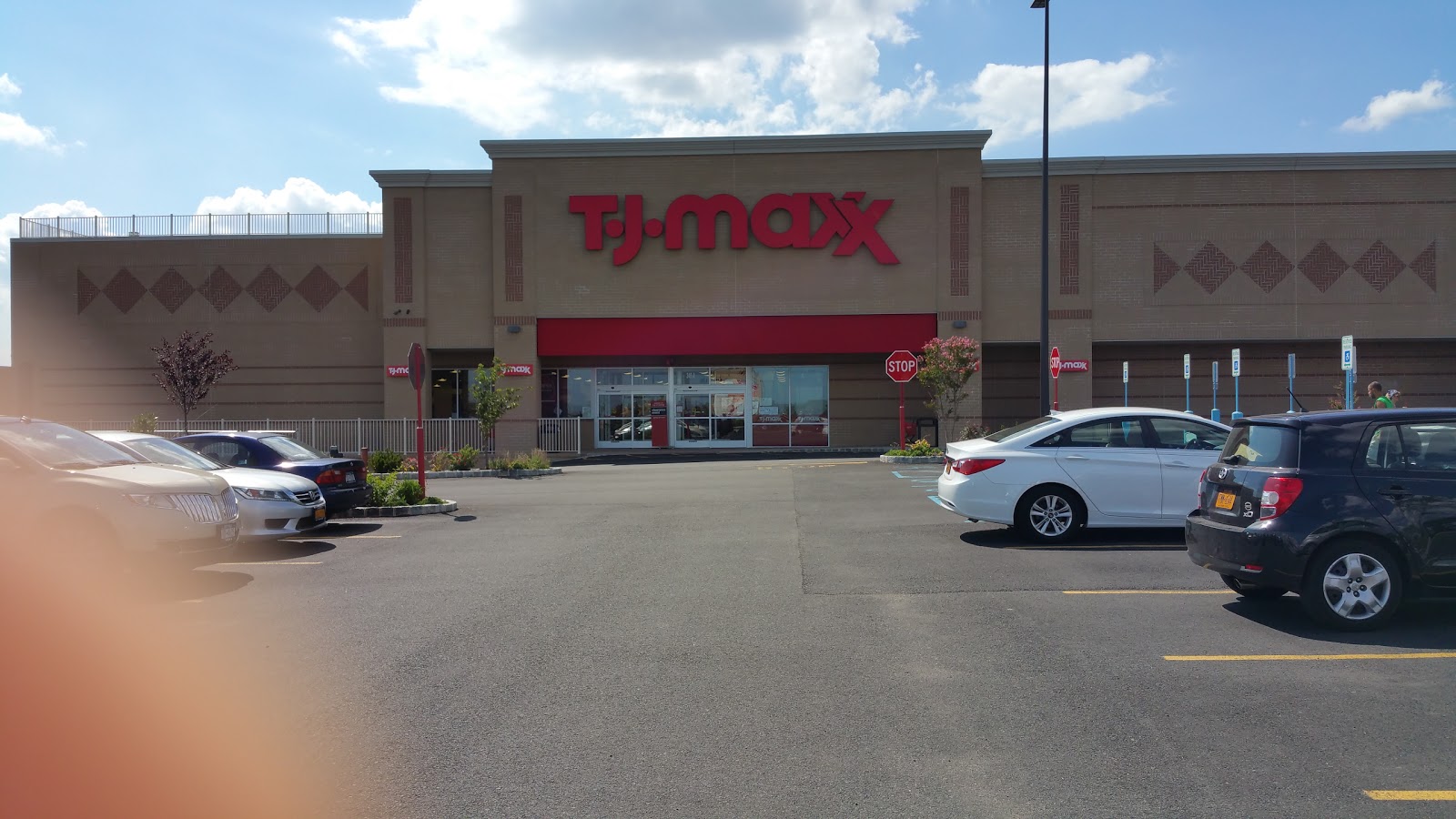 Photo of T.J. Maxx in Staten Island City, New York, United States - 2 Picture of Point of interest, Establishment, Store, Jewelry store, Clothing store, Department store