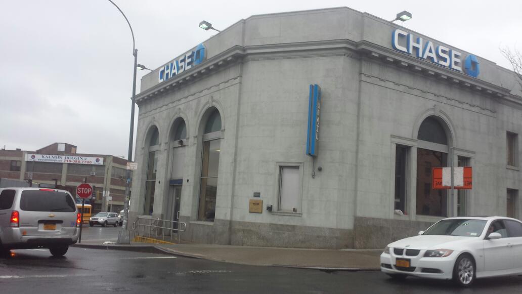 Photo of Chase Bank in Ridgewood City, New York, United States - 1 Picture of Point of interest, Establishment, Finance, Atm, Bank