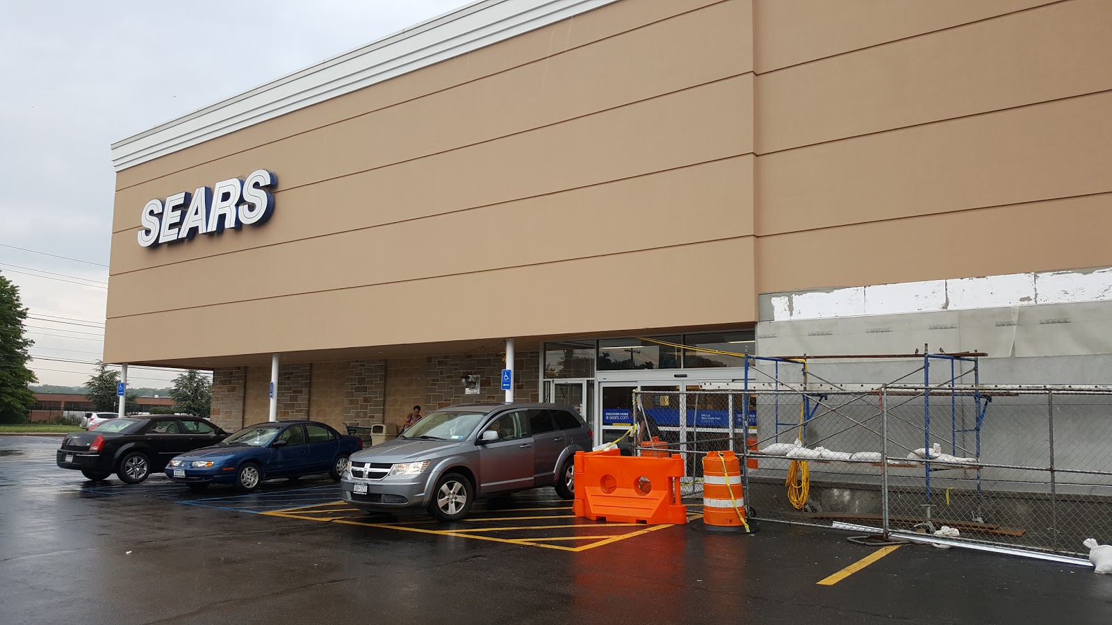 Photo of Sears in New Hyde Park City, New York, United States - 4 Picture of Point of interest, Establishment, Store, Jewelry store, Home goods store, Clothing store, Electronics store, Furniture store, Shoe store, Department store