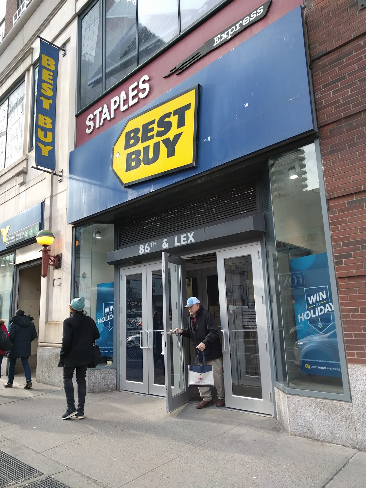 Photo of Best Buy in New York City, New York, United States - 2 Picture of Point of interest, Establishment, Store, Home goods store, Electronics store