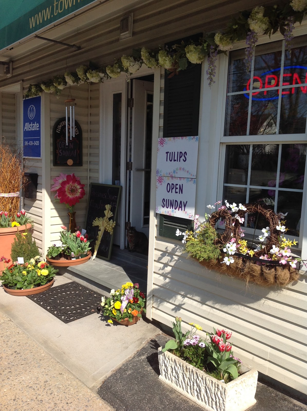 Photo of Town & Country Flowers in Manhasset City, New York, United States - 6 Picture of Point of interest, Establishment, Store, Home goods store, Florist