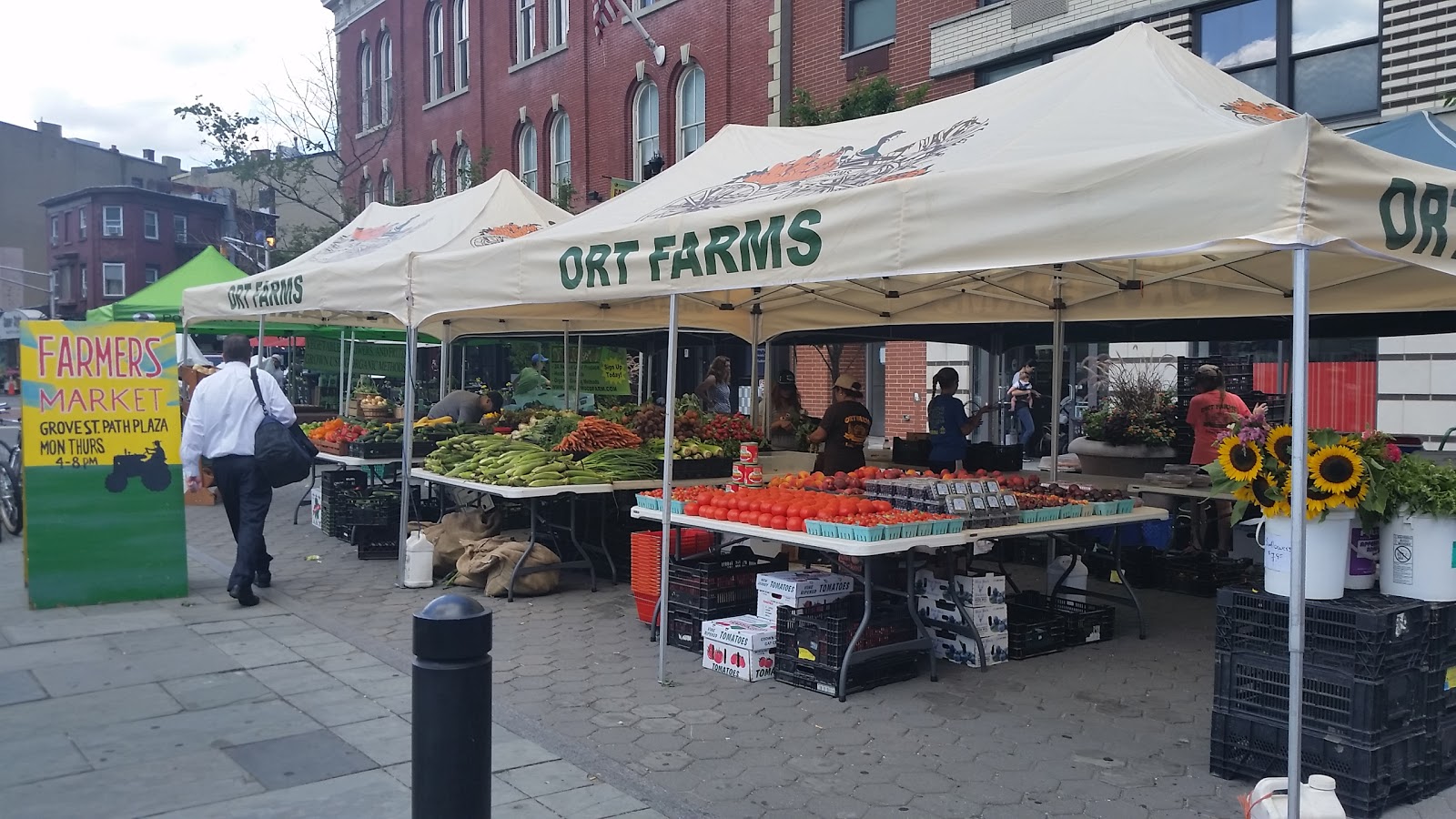 Photo of Historic Downtown Jersey City Farmers' Market in Jersey City, New Jersey, United States - 1 Picture of Food, Point of interest, Establishment