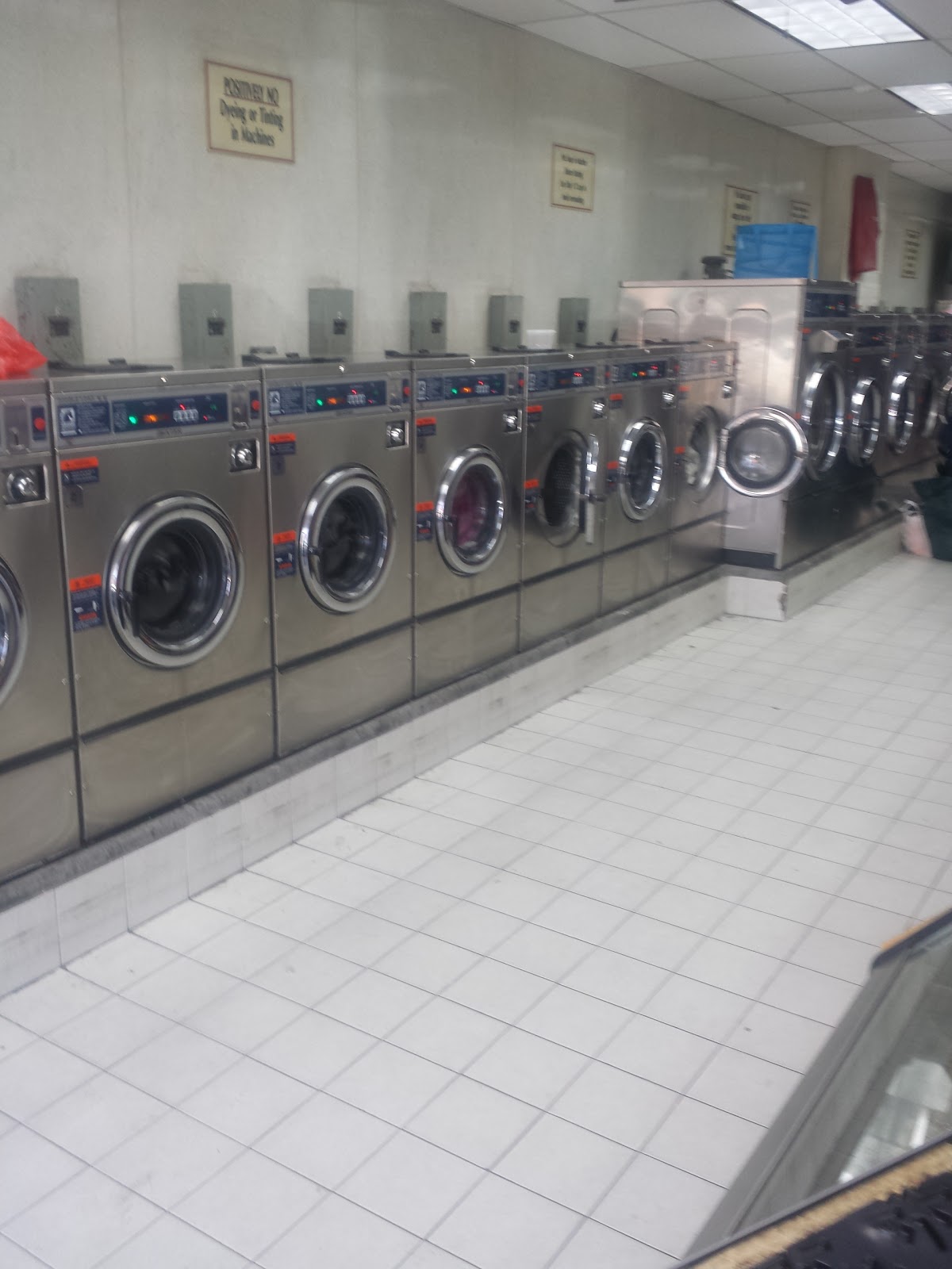 Photo of 888 Booth Memorial Laundromat in Queens City, New York, United States - 3 Picture of Point of interest, Establishment, Laundry