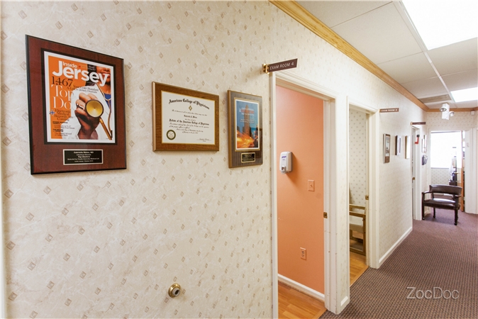 Photo of Michael Weiss, MD: Cardiology and Internal Medicine Doctors Office in Clifton City, New Jersey, United States - 2 Picture of Point of interest, Establishment, Health, Doctor