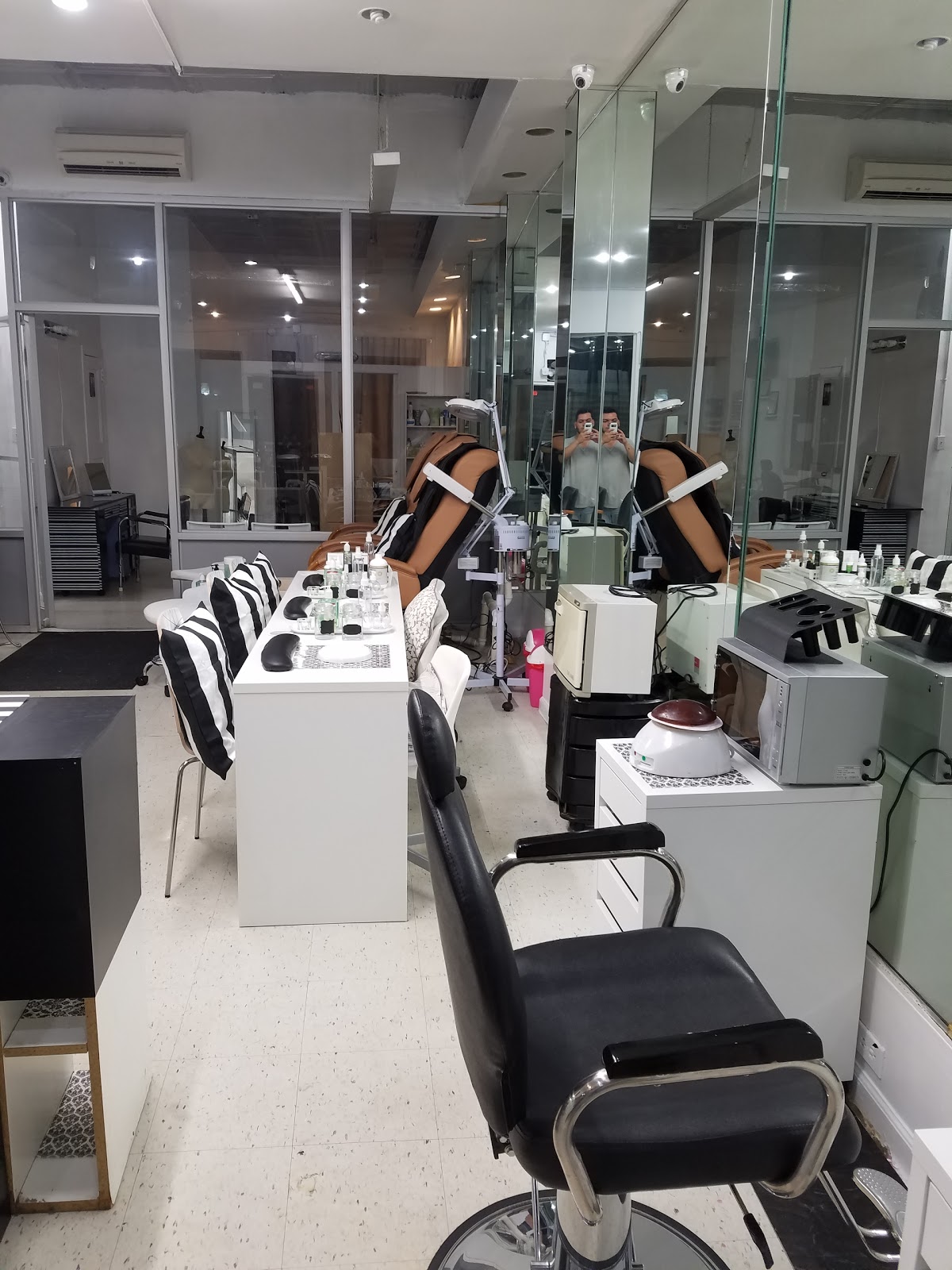 Photo of Brandmerk Center - Image, Style, Etiquette & Training - FULL SERVICE BEAUTY SALON in Queens City, New York, United States - 2 Picture of Point of interest, Establishment, Spa, Beauty salon