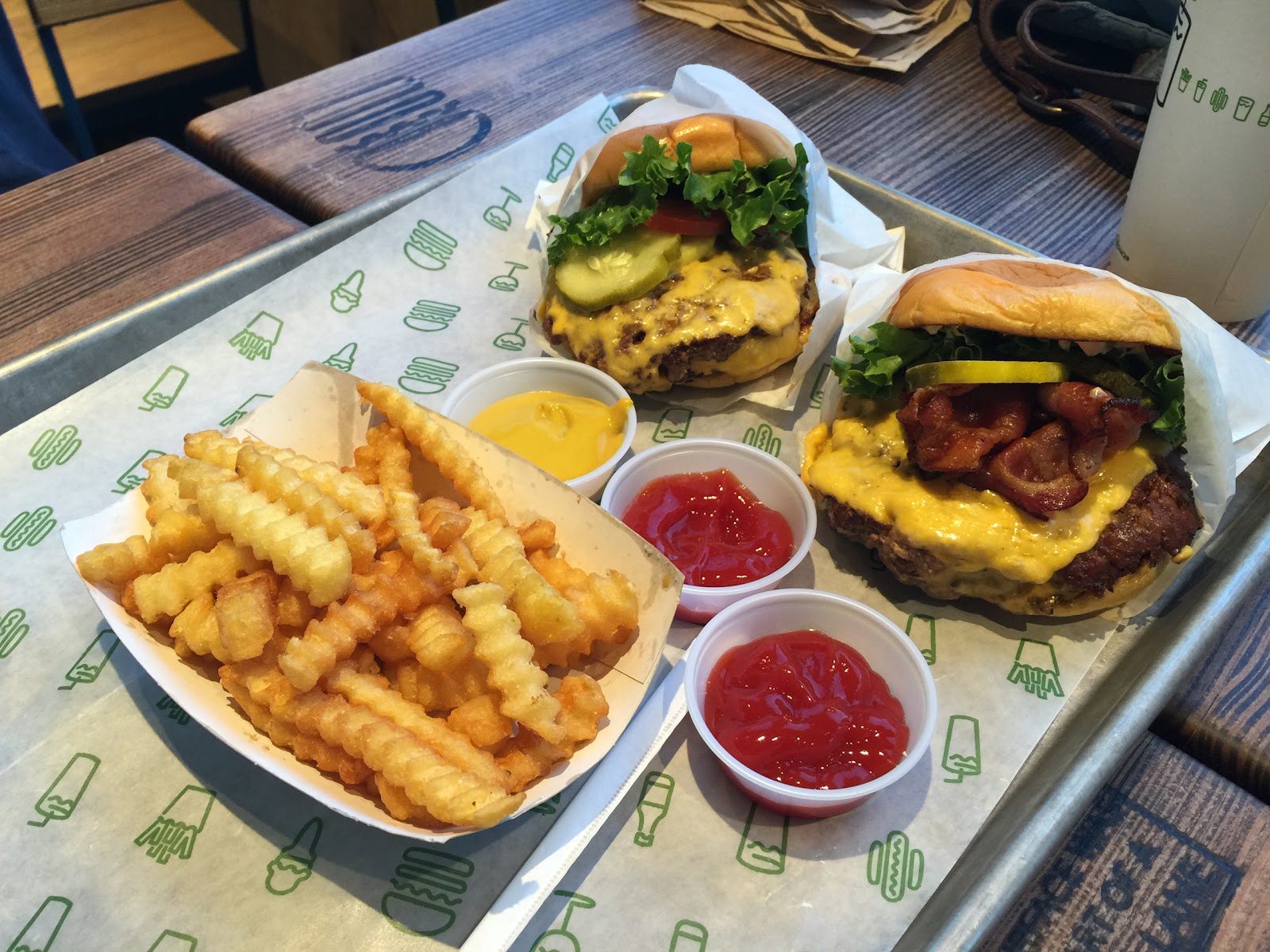 Photo of Shake Shack in Paramus City, New Jersey, United States - 3 Picture of Restaurant, Food, Point of interest, Establishment, Store