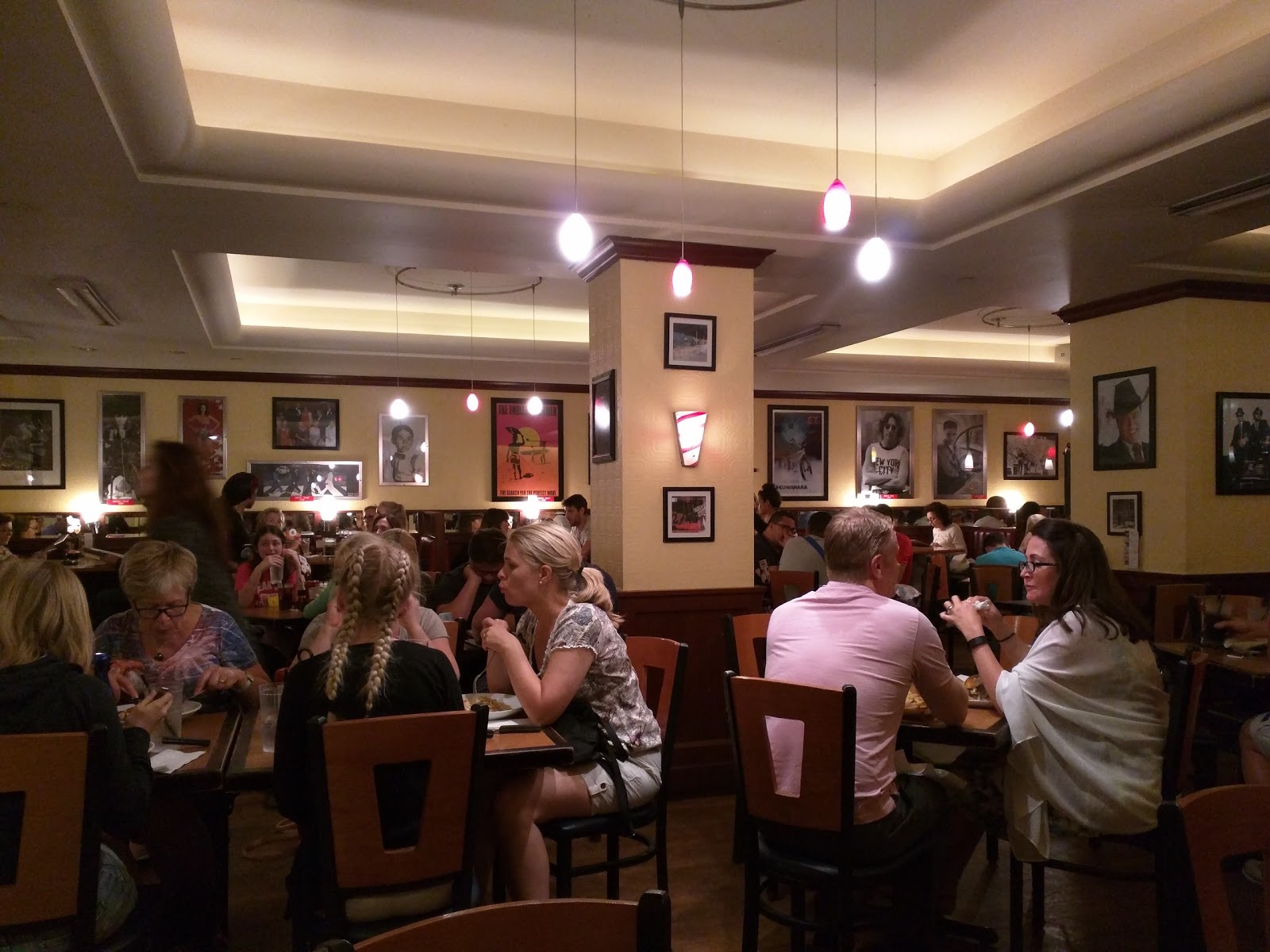 Photo of TGI Fridays in New York City, New York, United States - 2 Picture of Restaurant, Food, Point of interest, Establishment, Bar