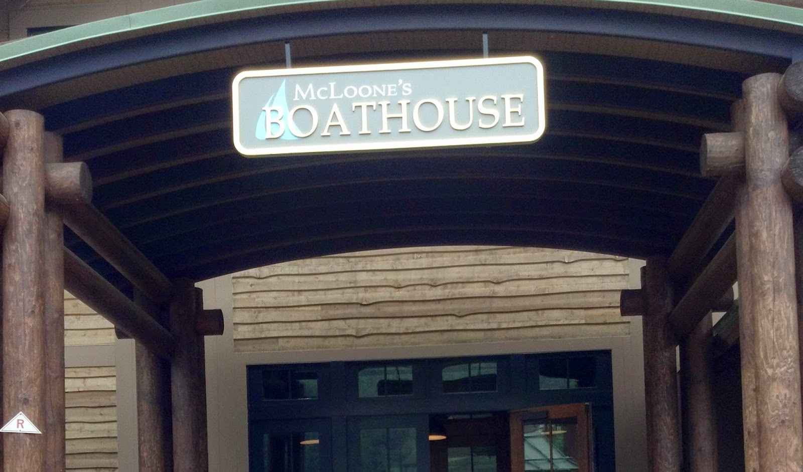 Photo of McLoone's Boathouse in West Orange City, New Jersey, United States - 2 Picture of Restaurant, Food, Point of interest, Establishment, Bar