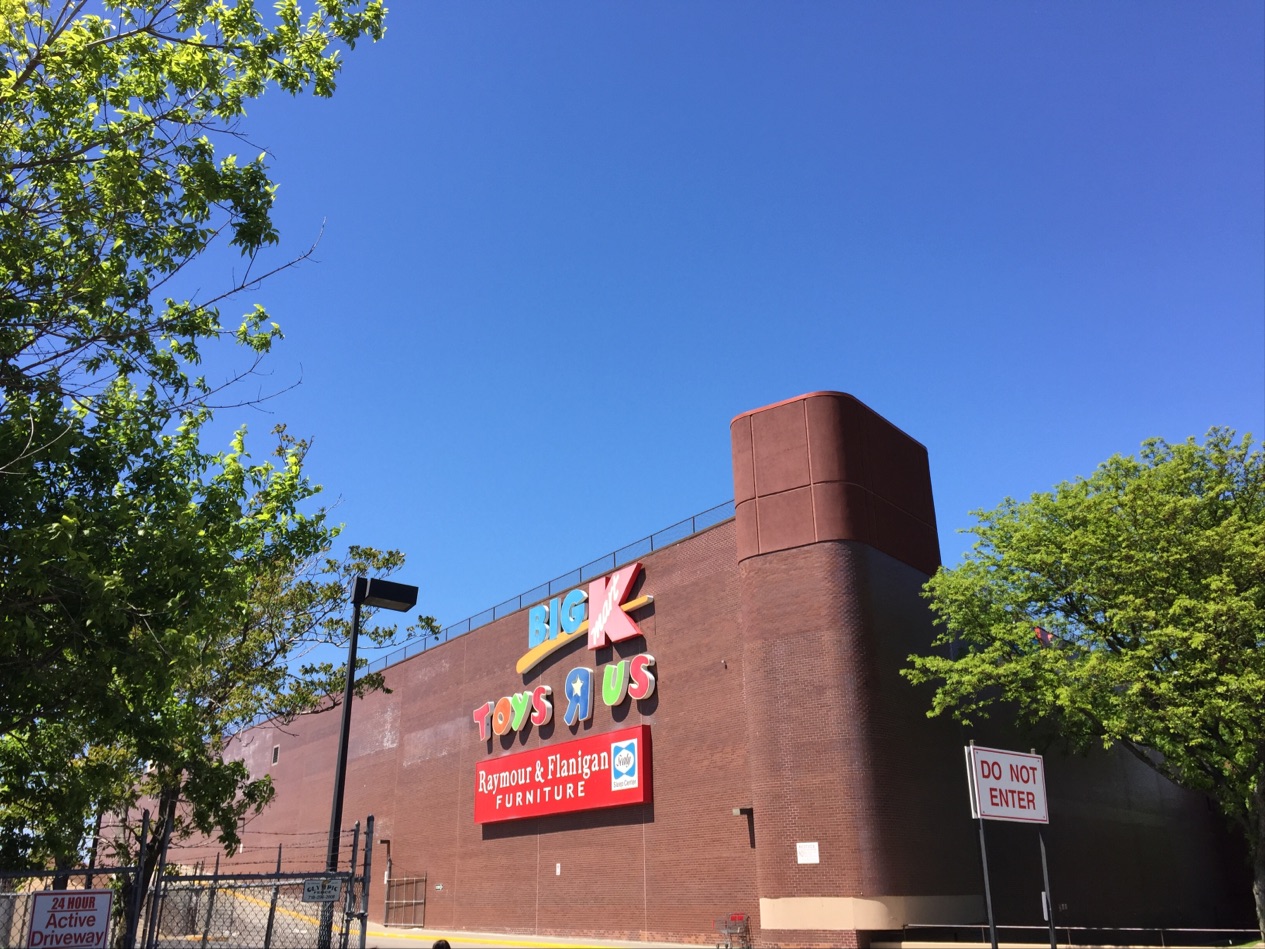 Photo of BJ's Wholesale Club in Middle Village City, New York, United States - 1 Picture of Food, Point of interest, Establishment, Store, Health, Bakery, Car repair, Liquor store, Electronics store