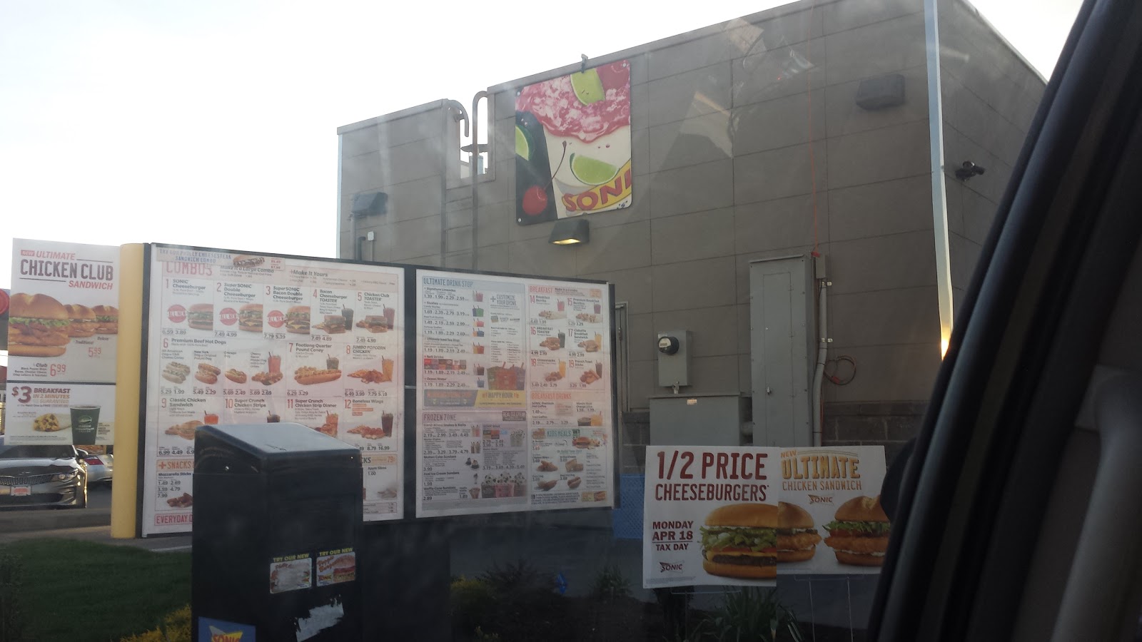 Photo of Sonic Drive-In in Elizabeth City, New Jersey, United States - 2 Picture of Restaurant, Food, Point of interest, Establishment, Meal takeaway