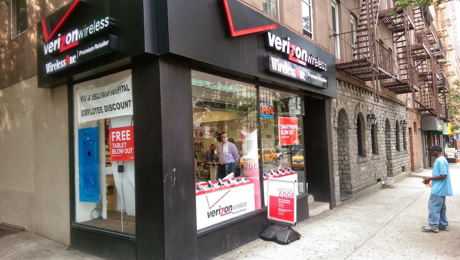 Photo of Verizon Wireless / WirelessOne in New York City, New York, United States - 7 Picture of Point of interest, Establishment, Store, Electronics store