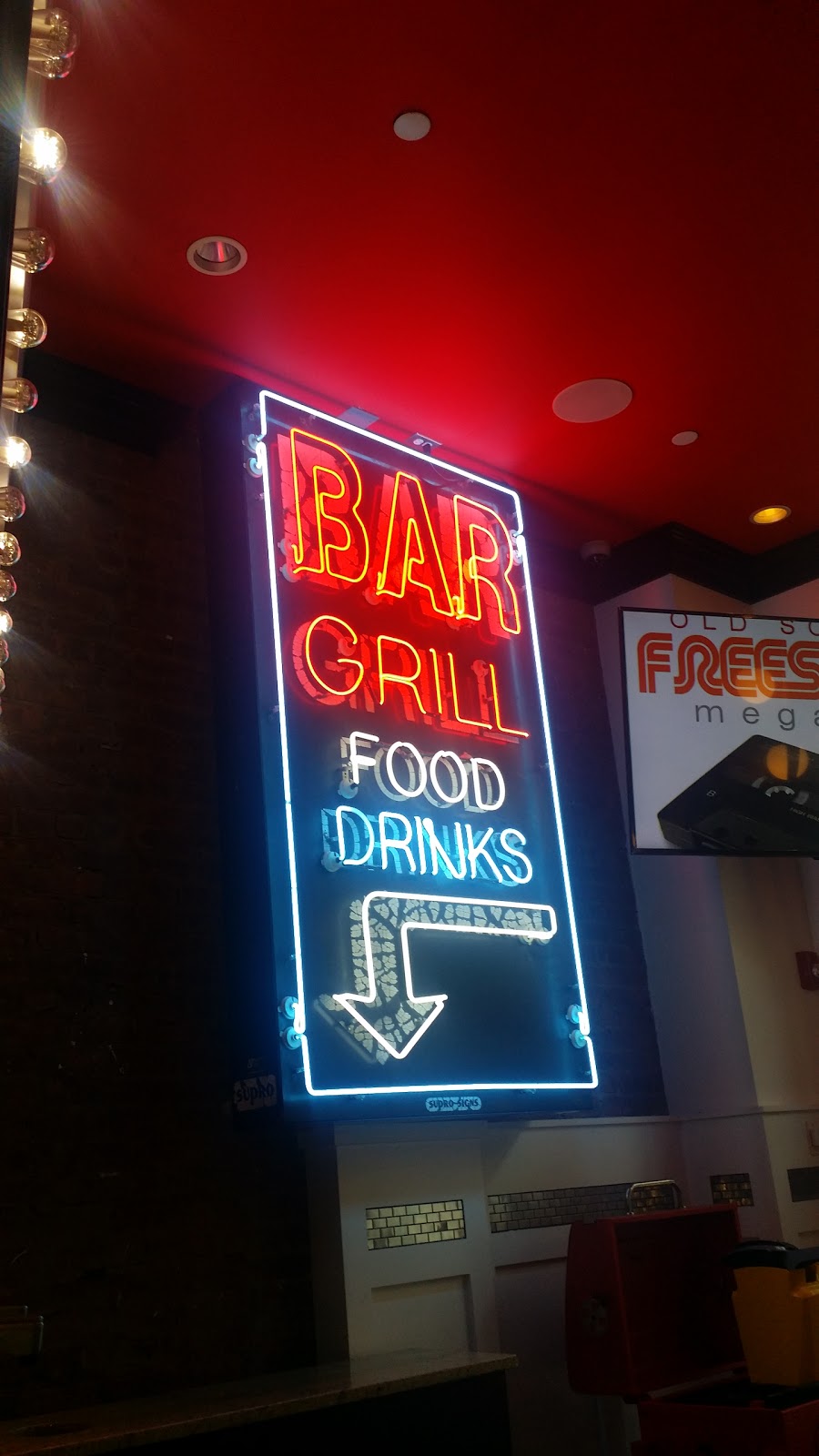 Photo of Novelty Burger & Bar in Newark City, New Jersey, United States - 8 Picture of Restaurant, Food, Point of interest, Establishment, Bar