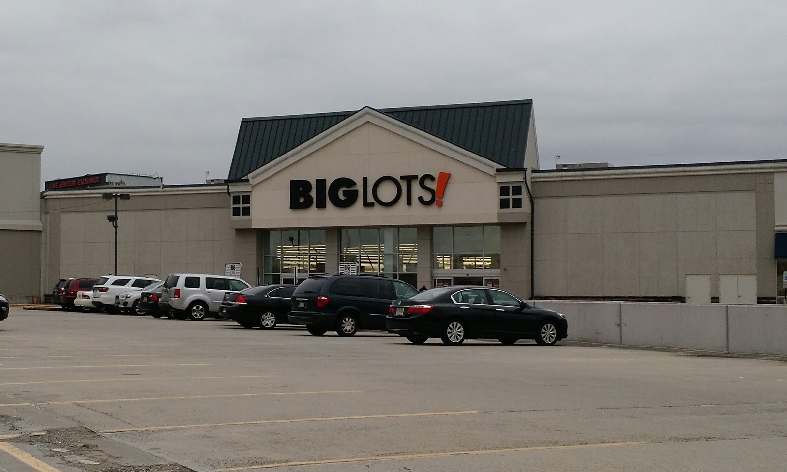 Photo of Big Lots in Woodbridge Township City, New Jersey, United States - 5 Picture of Food, Point of interest, Establishment, Store, Grocery or supermarket, Home goods store, Furniture store, Department store