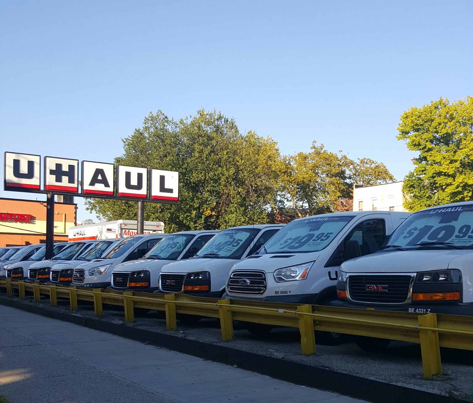 Photo of U-Haul Moving & Storage at Bronx Park in Bronx City, New York, United States - 3 Picture of Point of interest, Establishment, Store, Moving company, Storage