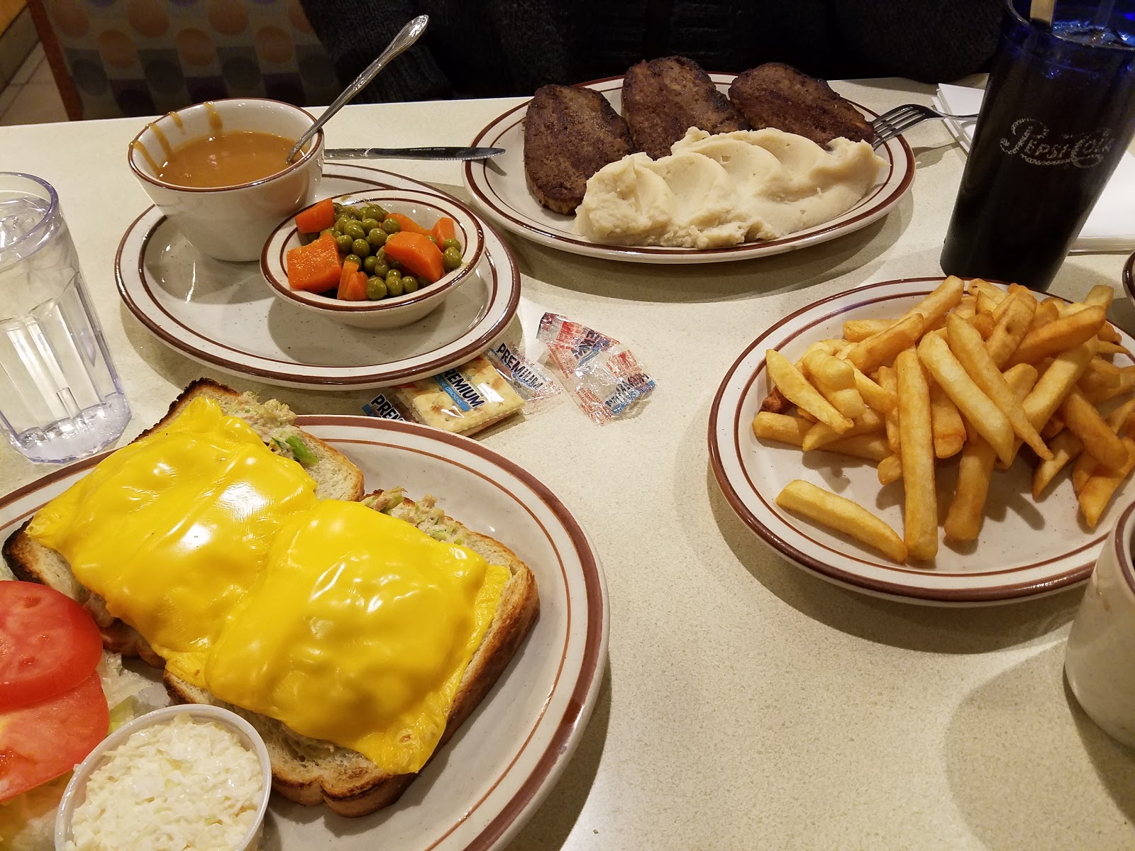 Photo of Tremont Diner in Bronx City, New York, United States - 1 Picture of Restaurant, Food, Point of interest, Establishment, Meal takeaway