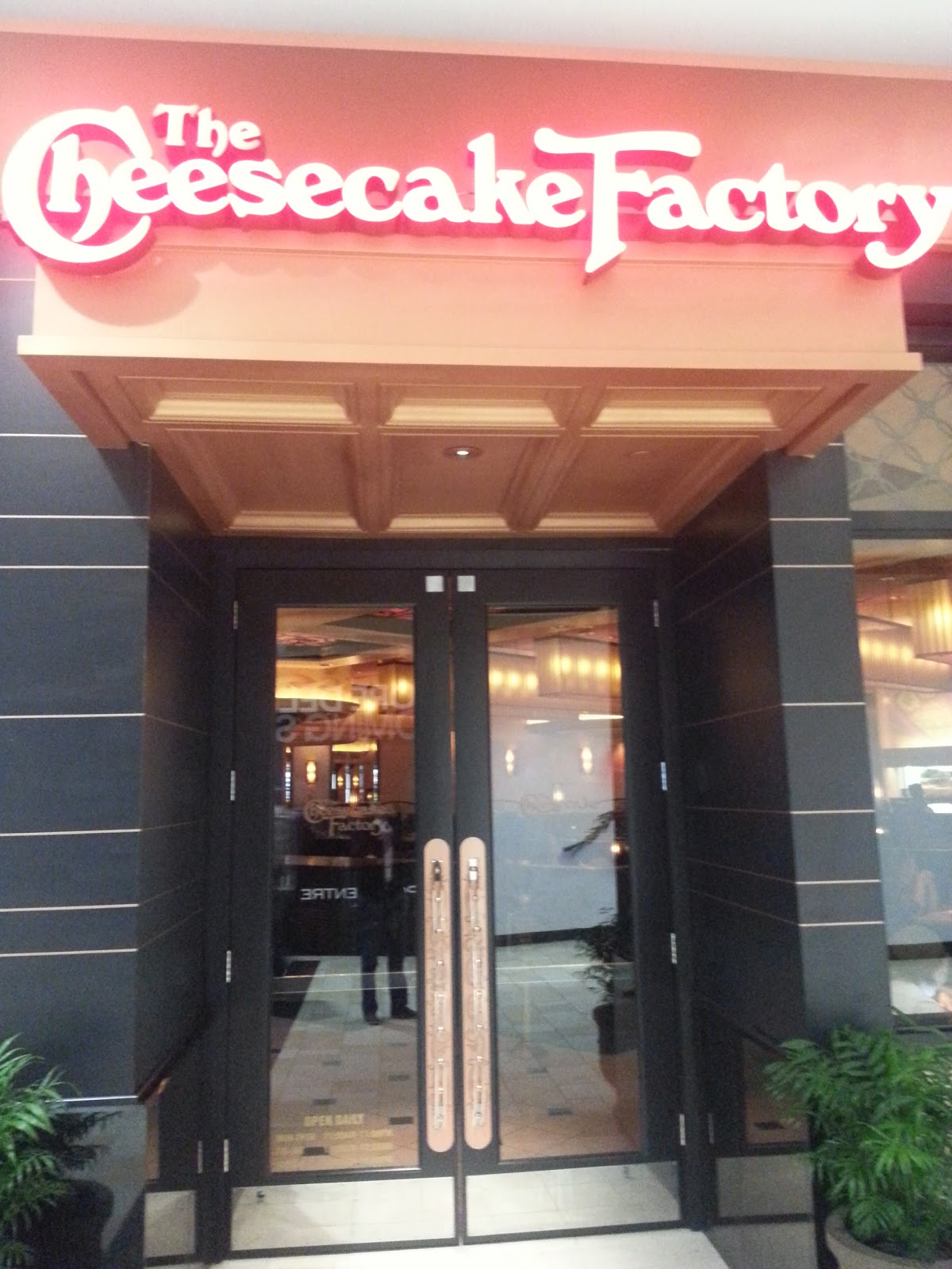 Photo of The Cheesecake Factory in Jersey City, New Jersey, United States - 2 Picture of Restaurant, Food, Point of interest, Establishment, Meal takeaway