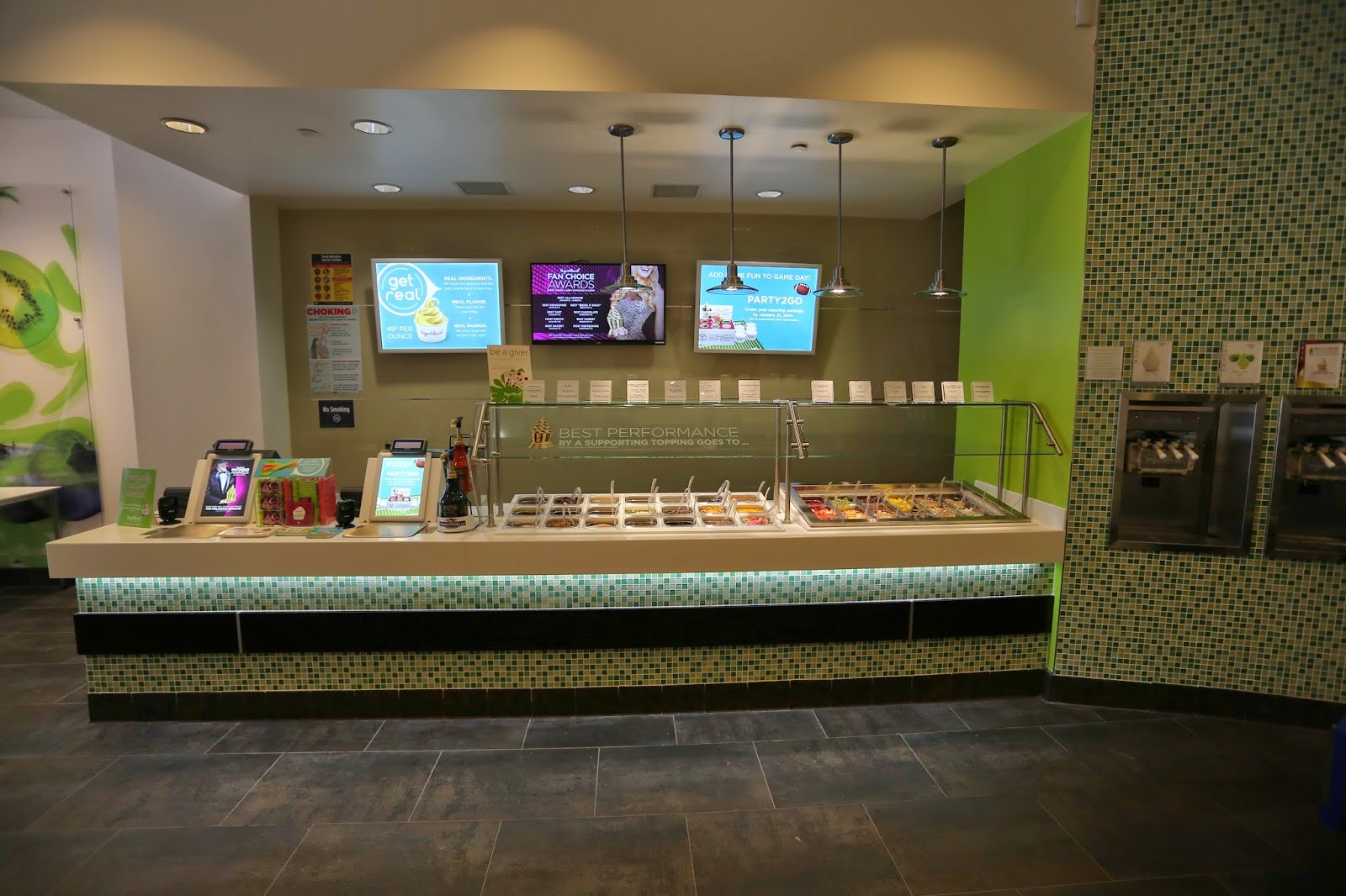 Photo of Yogurtland in New York City, New York, United States - 5 Picture of Restaurant, Food, Point of interest, Establishment, Store